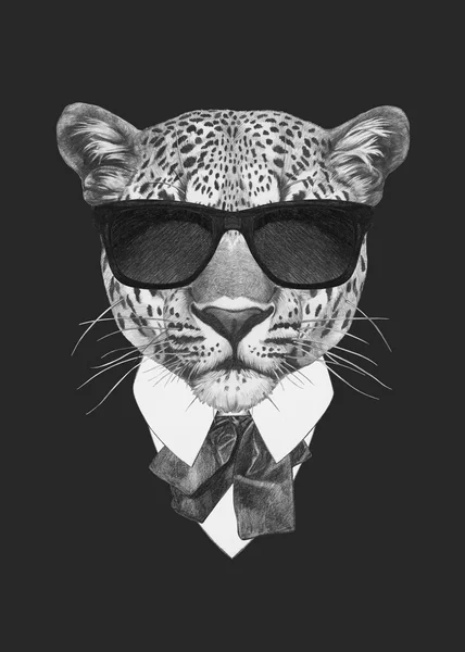 Leopar elbiseli portresi.