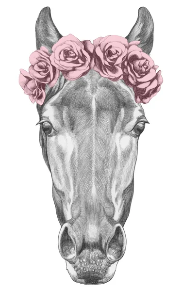 Cavalo com coroa de flores — Fotografia de Stock