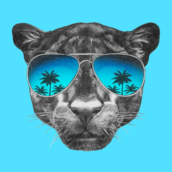 Porträt eines Panthers mit Spiegelsonnenbrille. — Stockfoto