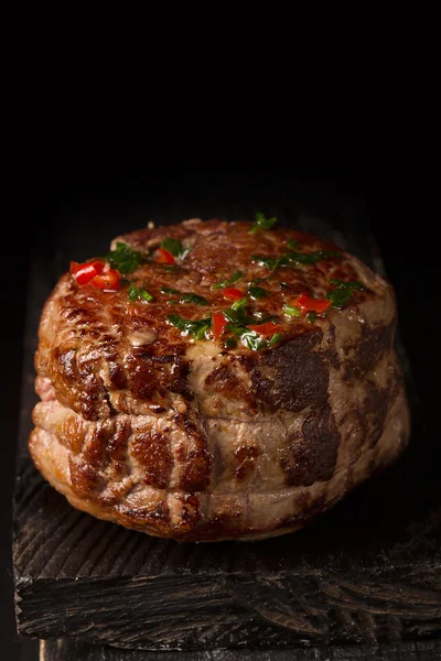 Bistecca alla griglia Carne sulla superficie di legno — Foto Stock