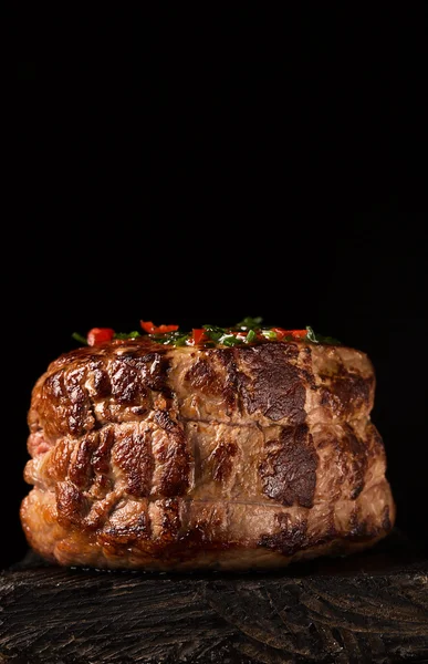 Bistecca alla griglia Carne sulla superficie di legno — Foto Stock
