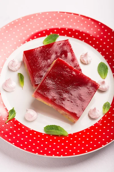Torta friabile con marmellata (gelatina) preparata da mirtillo rosso — Foto Stock