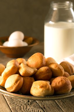 Geleneksel Kazak (Asya) baursak yemeği