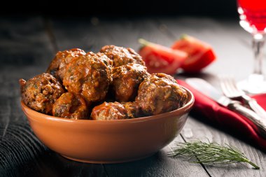 Domates soslu köfte