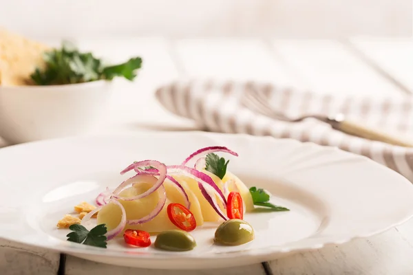 Insalata di patate con cipolla rossa — Foto Stock