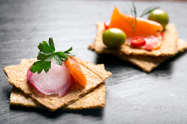 Hapje met zalm — Stockfoto