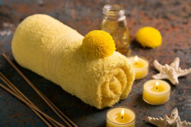 Spa havlu, mumlar ile natürmort 