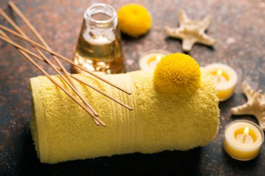 Spa havlu, mumlar ile natürmort 