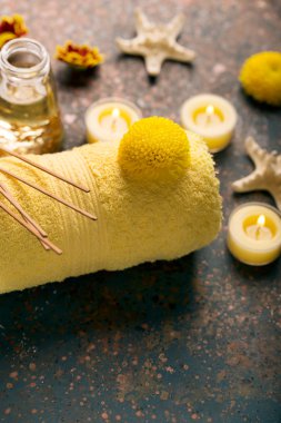 Spa havlu, mumlar ile natürmort