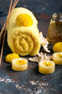 Spa havlu, mumlar ile natürmort