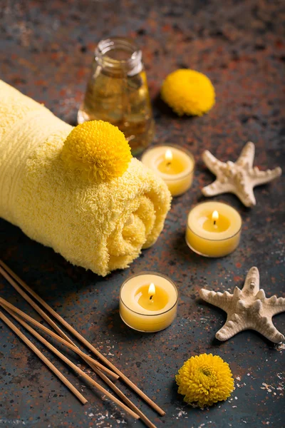 Spa Stilleven met handdoek, kaarsen — Stockfoto