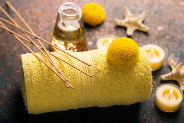 Spa havlu, mumlar ile natürmort 