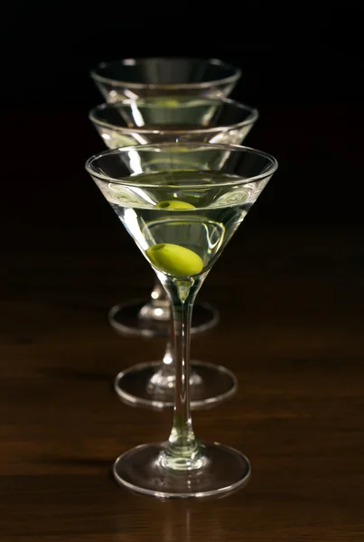 Três copos de martini cocktail — Fotografia de Stock