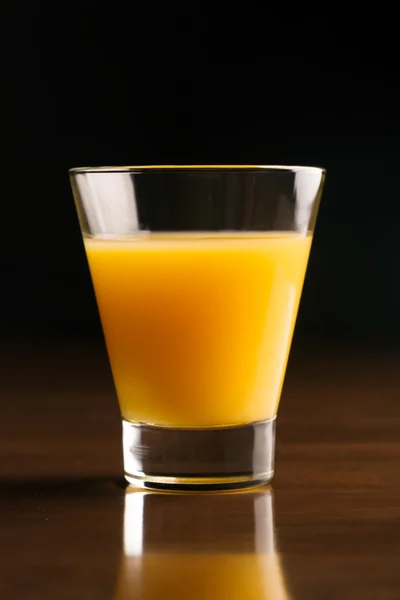 Mélyhűtött narancslé egy pohár — Stock Fotó