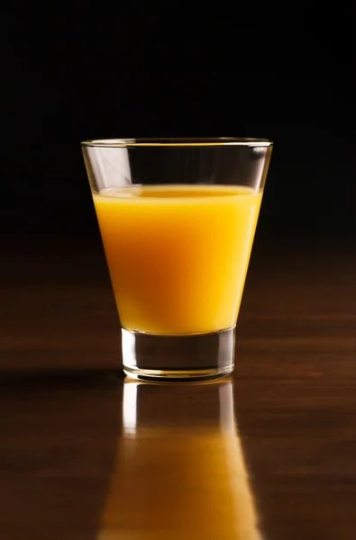 Mélyhűtött narancslé egy pohár — Stock Fotó