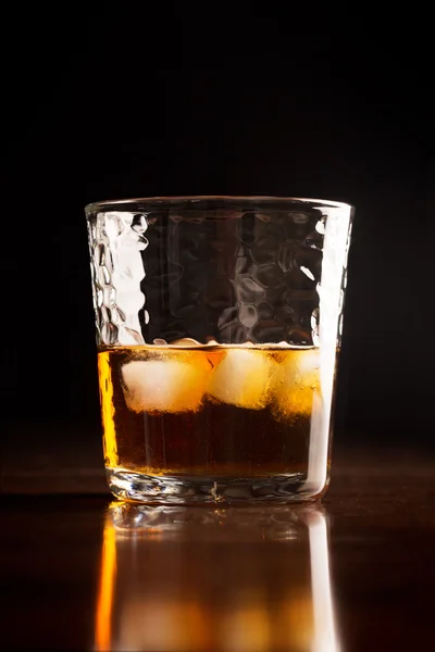 A hagyományos whiskey üveg — Stock Fotó