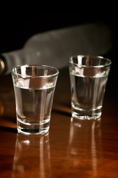 Dois copos de vodka — Fotografia de Stock