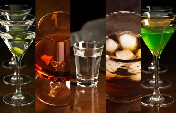 Alkoholos italok (sötét háttér) — Stock Fotó