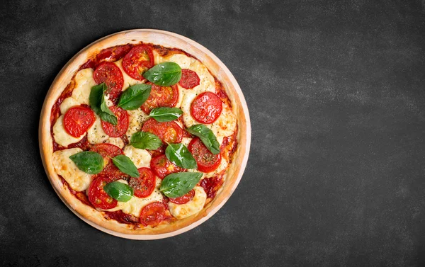Organik sebze ve peynir pizza
