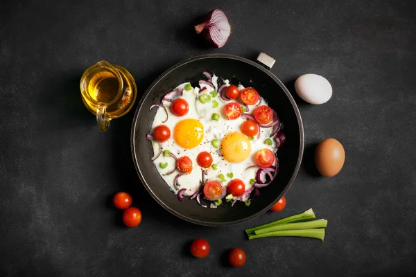 Fried eggs with vegetables — Stock Photo, Image