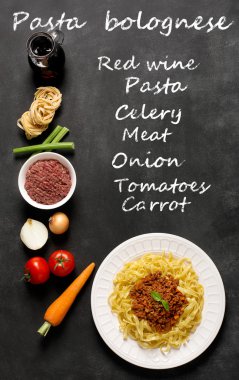 Bolognese makarna ve malzemeleri. Dikey yönlendirme