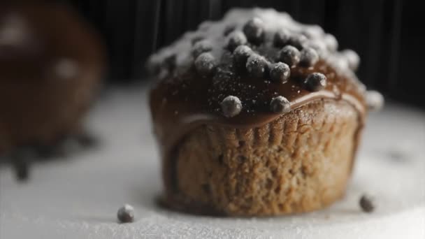 Sugar powder drops on chocolate cake — Stock Video