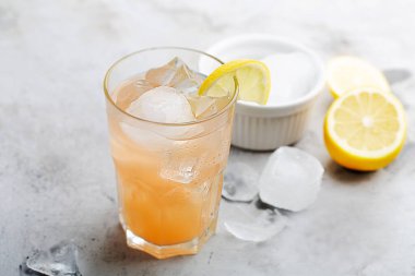 Kombucha cocktail with ice, prepared with fermenting tea with symbiotic culture of bacteria and yeast, horizontal