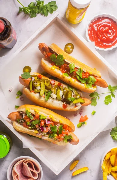 Hot Dog Különböző Fűszeres Feltétekkel Felülnézetből — Stock Fotó