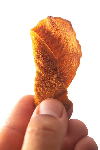 Male Hand Holds Vegetable Veggie Chips Made Potatoes Carrots Beets — Stock Photo, Image