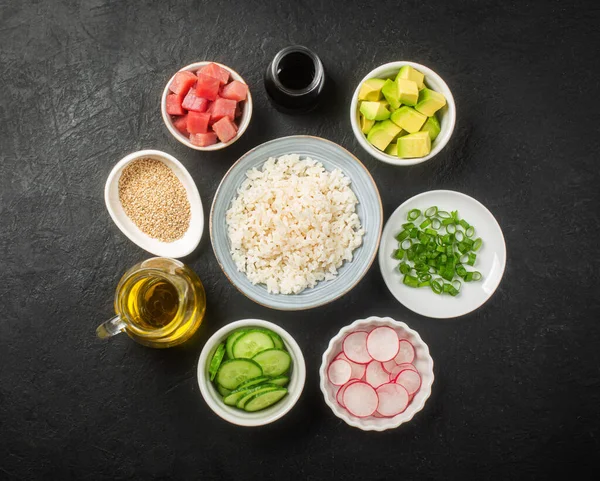 Traditionelle Hawaiianische Poke Bowl Zubereitet Mit Thunfisch Reis Und Gemüse — Stockfoto