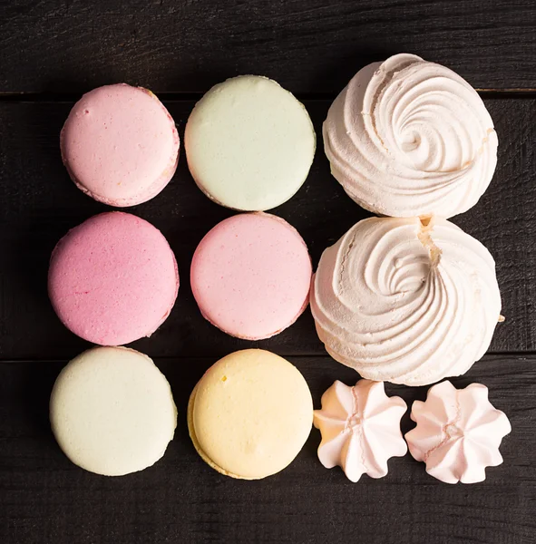 Délicieux macarons et merengues — Photo