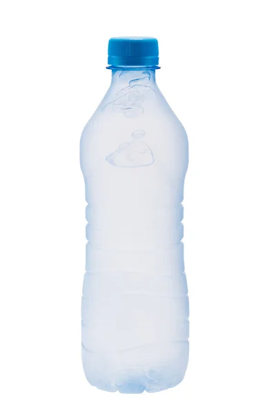 Beneveld plastic fles met water — Stockfoto