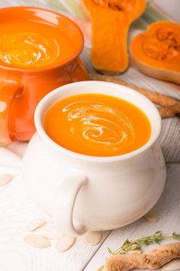 Lezzetli balkabağı çorbası püre