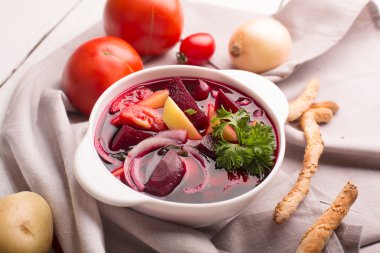 Rus geleneksel borsch çorbası