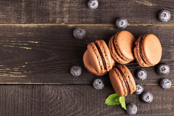 Pile de macarons au chocolat — Photo