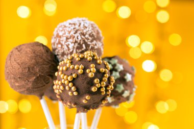 Çikolatalı kek çıkar