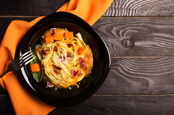 Pasta with pumpkin sauce — Stock Photo, Image