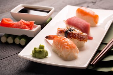 geleneksel Japon suşi