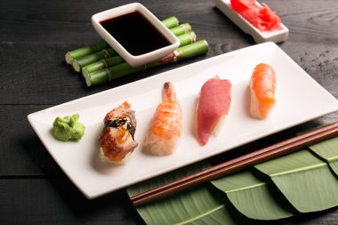 geleneksel Japon suşi