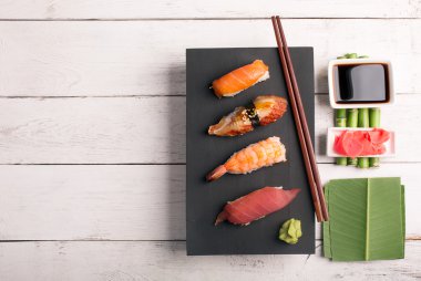 geleneksel Japon suşi