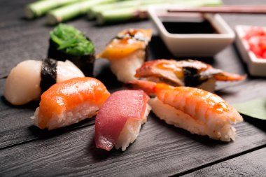 geleneksel Japon suşi