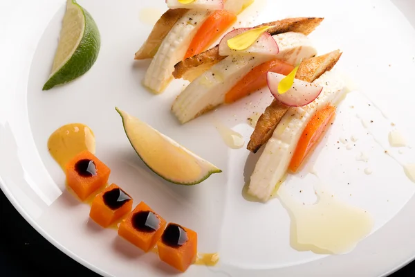Szendvicsek, sajt, főtt sárgarépa — Stock Fotó