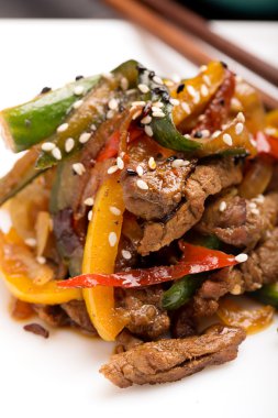 Geleneksel Çin salatası 