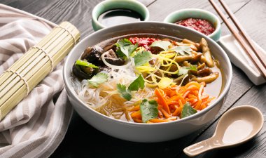 Geleneksel Çin çorbası 