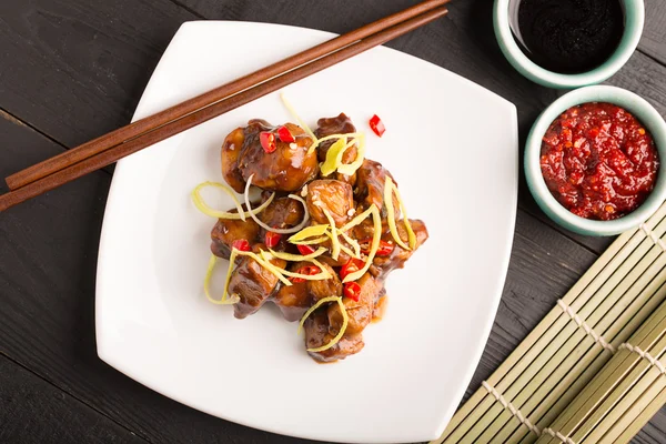 Traditionelles chinesisches Kung-Pao-Huhn — Stockfoto