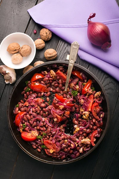 Kacang merah goreng dengan bawang — Stok Foto