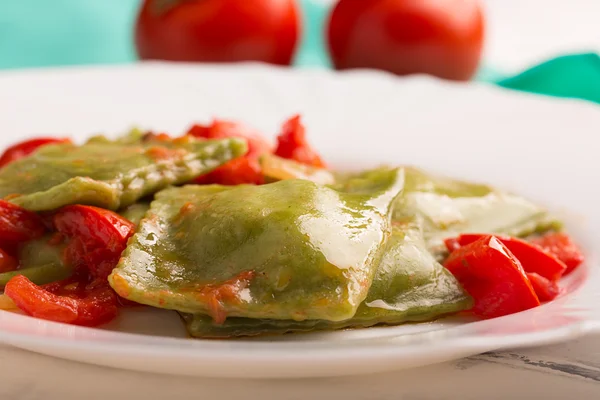 Zelený italské ravioli — Stock fotografie