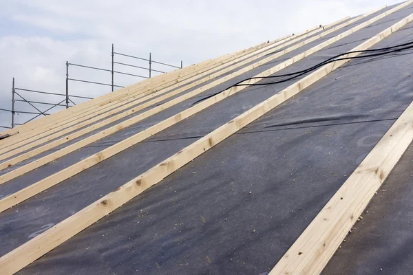 Las obras de construcción y aislamiento de un tejado — Foto de Stock