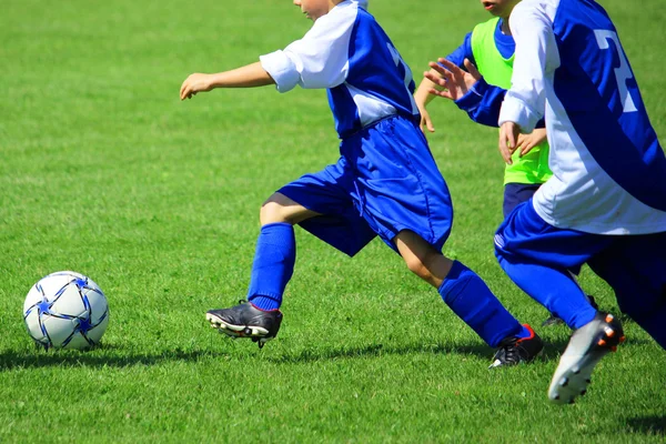 Fútbol partido de fútbol para niños —  Fotos de Stock