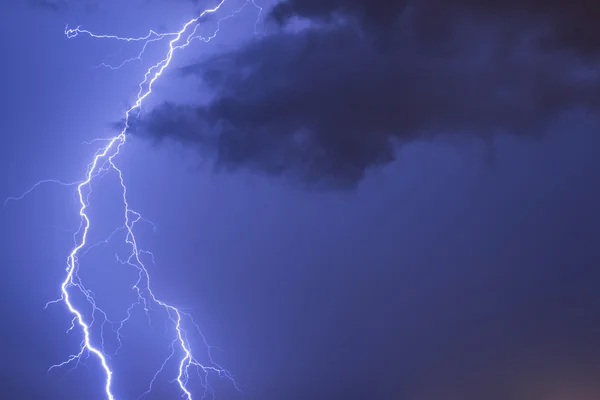 Relâmpago nas nuvens — Fotografia de Stock